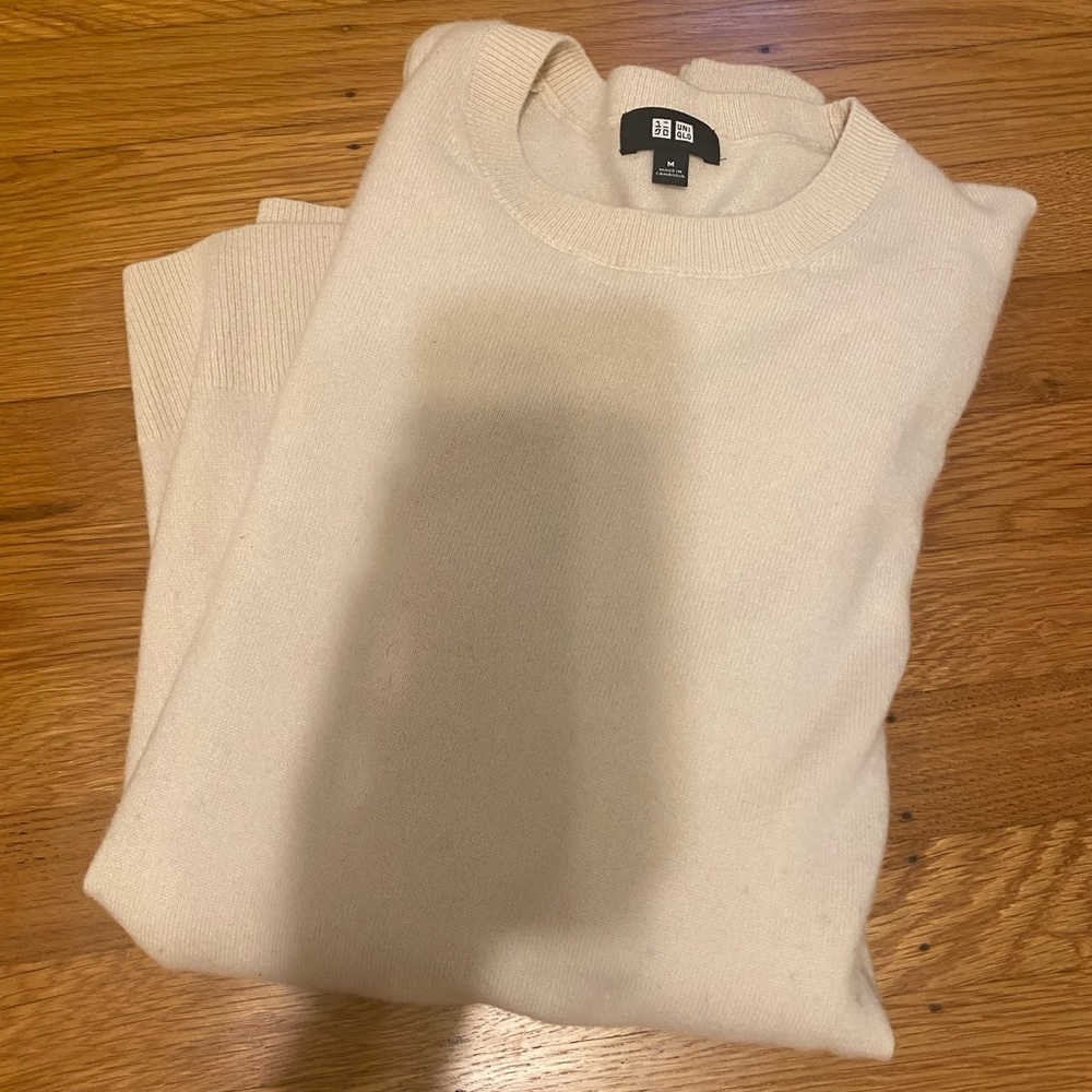 Uniqlo woMen's Beige Crewneck Sweater